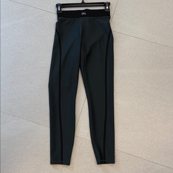 Alo Yoga Airlift High-Waist 7/8 Line Up Legging! - Picture 11 of 15